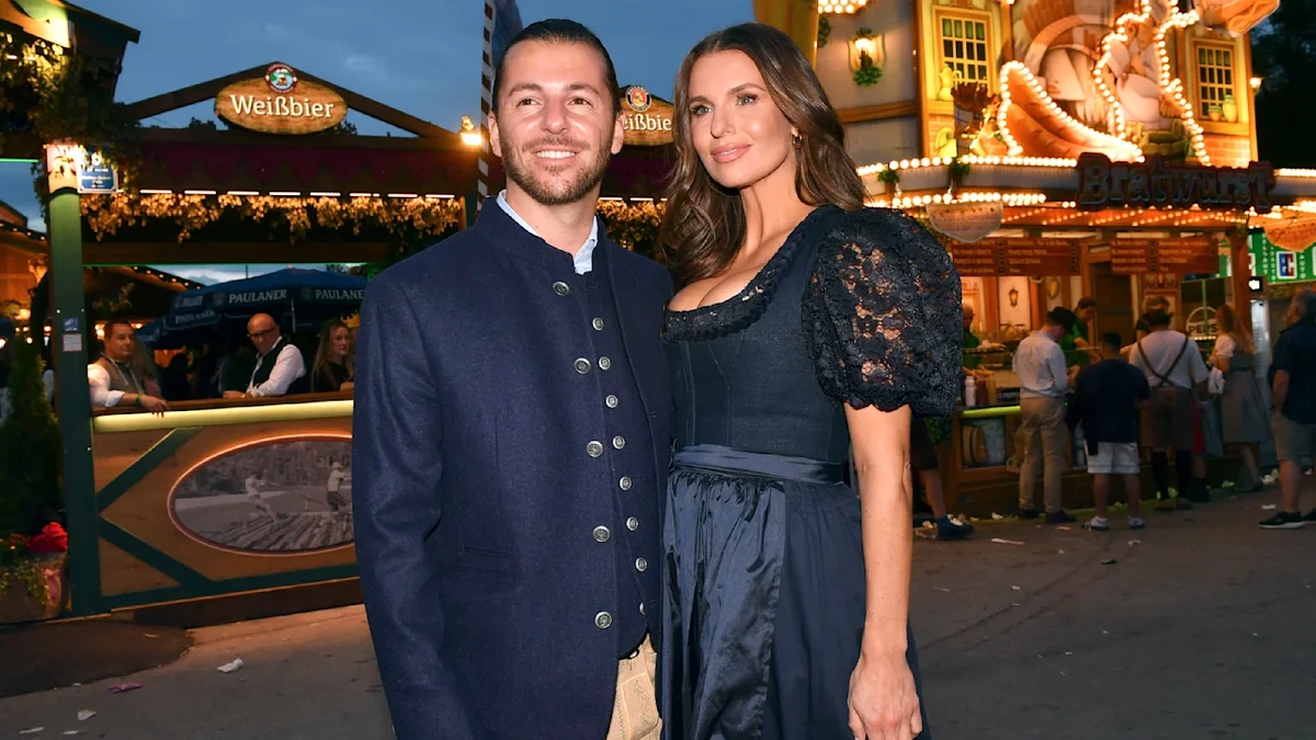 Neue Paar-Fotos mit ihrem Riccardo: Laura Wontorra verliebt im Dirndl