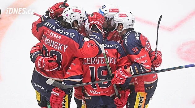 ONLINE: Pardubice hostí Vary, Kladno vyráží do Liberce. Kometa čelí Hradci