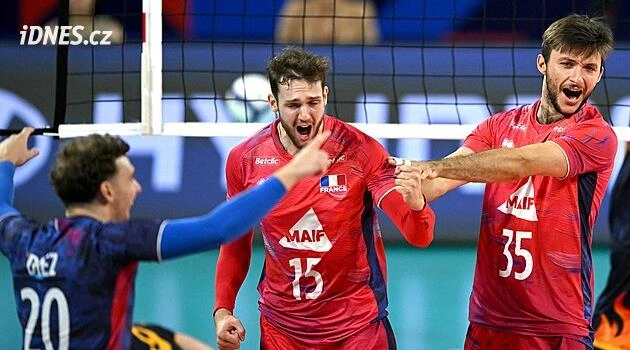 Olympijští šampioni z Francie jsou prvními semifinalisty volejbalového Eura