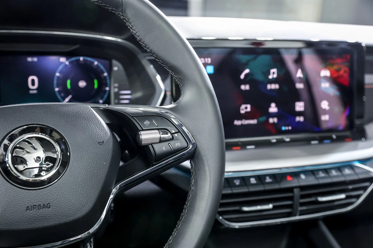 Drahá patálie VW: Do servisu míří milion škodovek, může za to zatracený šroubek