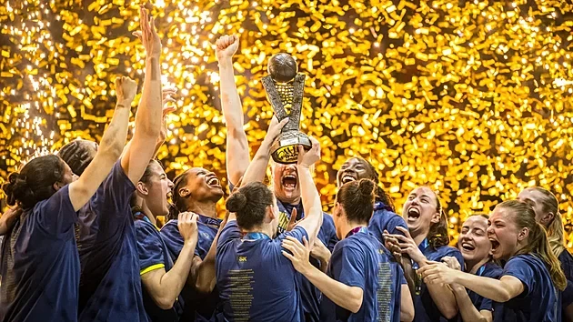 Šampionáty v zimě, Evropa bez hvězdného lesku. Velké peníze víří ženský basketbal
