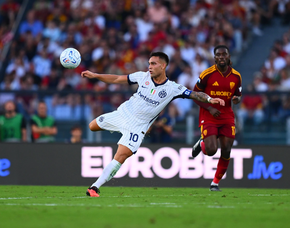 Pagelle Roma-Inter: Martinez fortunato e decisivo (7), Lautaro inventa spazi (8); Malen in gabbia (6), Koné totale (8)
