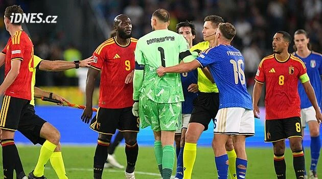 Italové se trápí i v nové sezoně. Úspěšnou premiéru na lavičce Francie slaví Zidane
