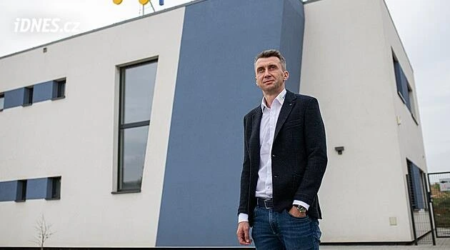 Učil němčinu, hrál divadlo. Dnes řídí obchod ve firmě zvané puren