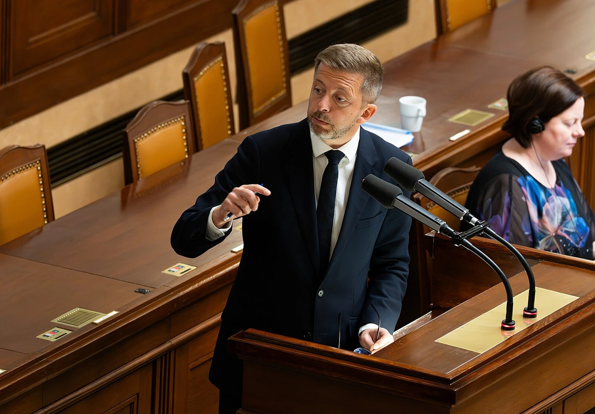 Poslanci poprvé jednají podle nových pravidel, smí mluvit nejdéle půl hodiny