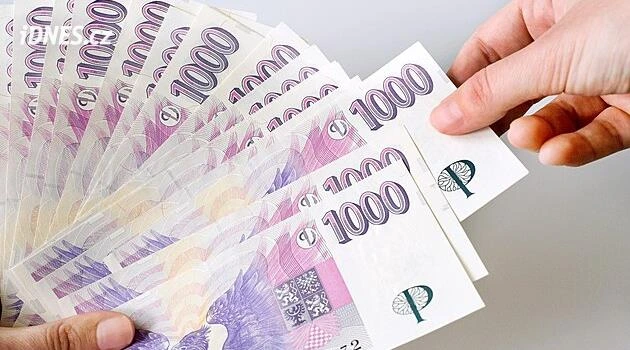 Přivyděláváte si na brigádě? Finanční úřad vám může vrátit i tisíce korun