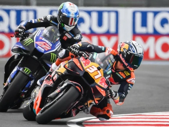MotoGp d'Austria, Acosta il più veloce in libere e prequalifiche: Marquez 4° davanti a Martin, fatica Bezzecchi