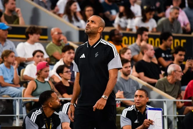 Tony Parker, pour ses débuts sur le banc de l’Asvel, s’incline face à Roanne et à son frère TJ