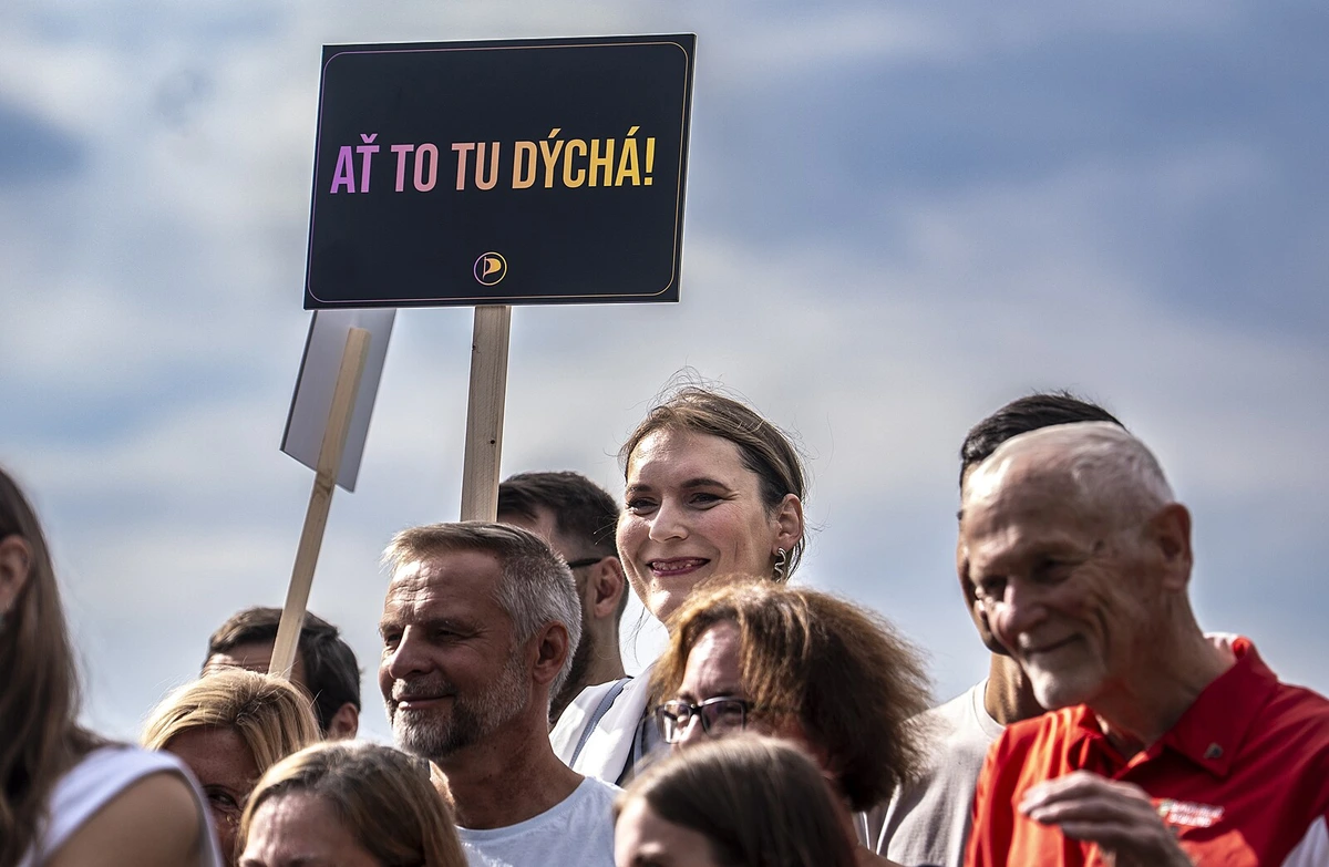 Piráti bojují v Praze o celostátní záchranu. Dosáhne voda v bárce bukanýrské kritického bodu?