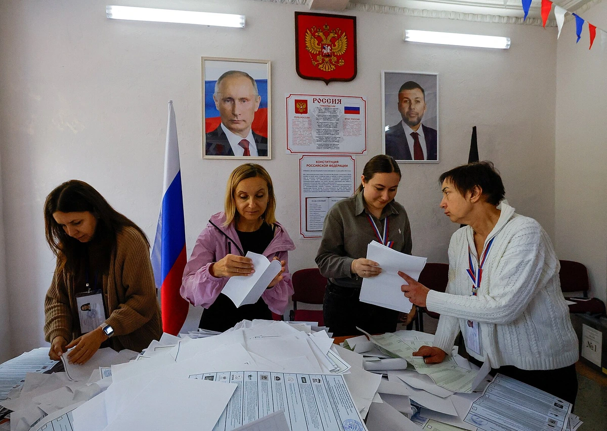V Rusku skončily volby do Dumy. Putinova strana má podle odhadů přes 50 procent