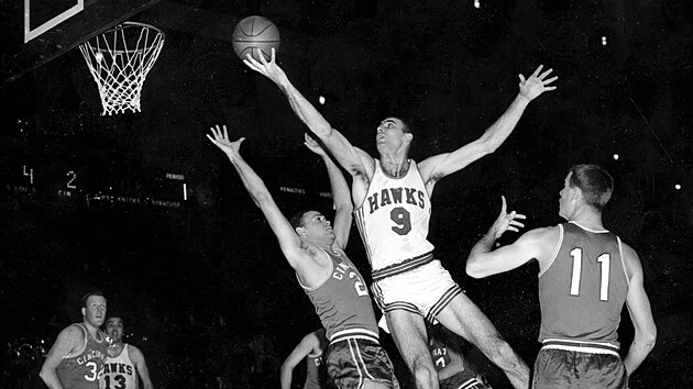 Zemřel basketbalista Bob Pettit, prvnímu držiteli ocenění MVP v NBA bylo 93 let