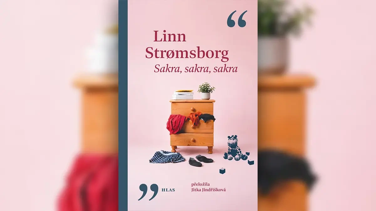 RECENZE: Přetížená matka je tikající bomba, hřímá novela Sakra, sakra, sakra