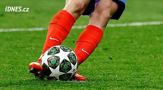 Zdánlivě nekonečný rozběh a slabá střela. Bizarní penalta z Karibského poháru