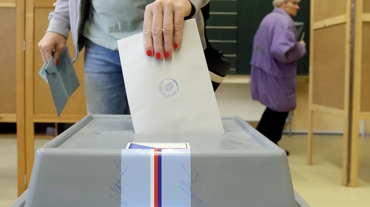 Volby ONLINE: Češi hlasují. Co se děje ve volebních místnostech