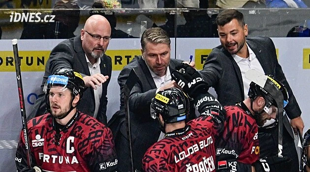 ONLINE: Třinec hraje hokejový šlágr se Spartou, Kometa bojuje s Libercem