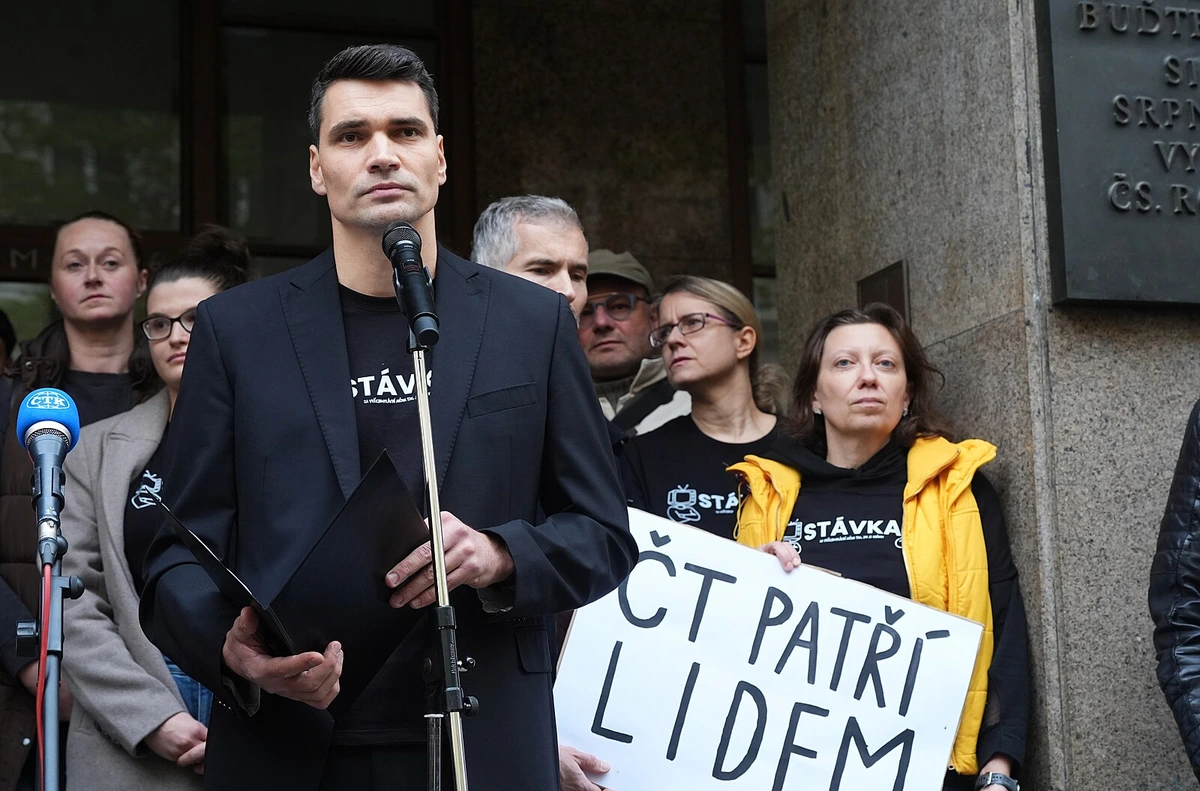 Zaměstnanci ČT a ČRo vyhlásili stávku. Reagují na náhlé jednání o konci poplatků