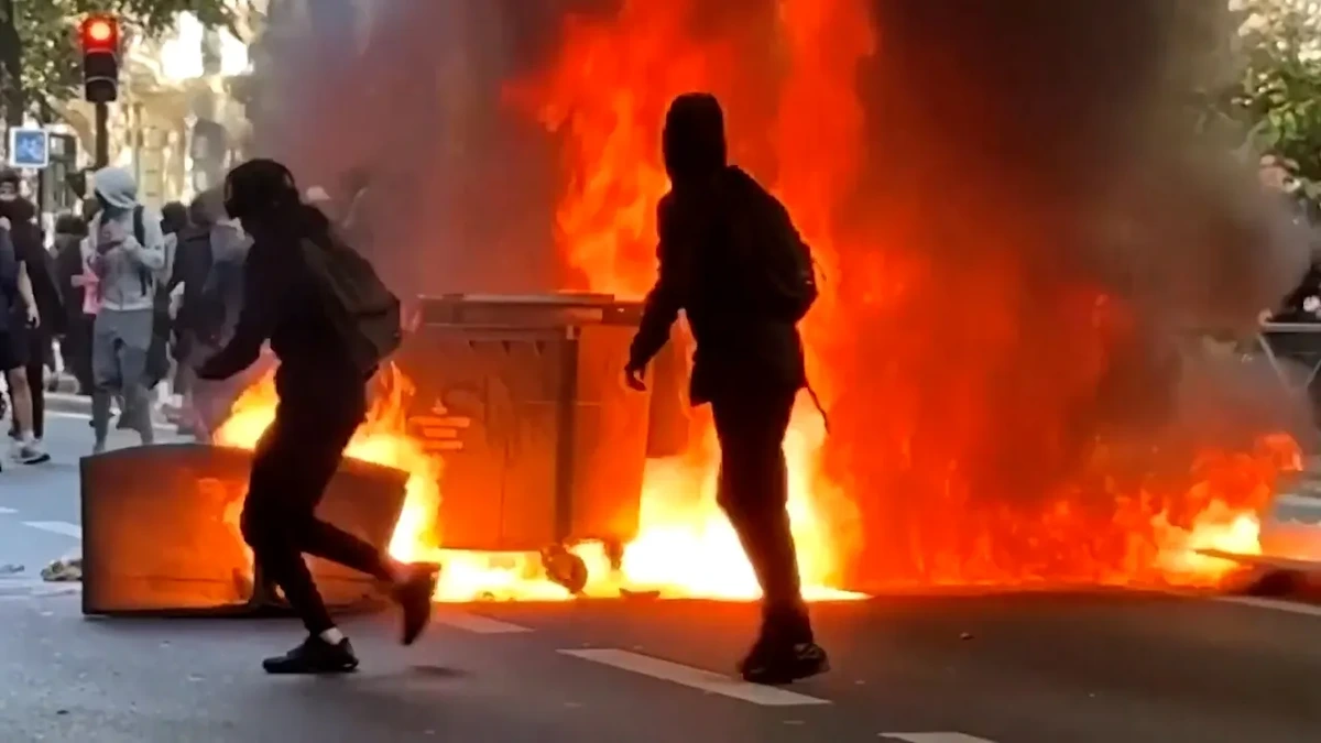 Brandanschläge und Gewalt bei Krawall in Frankreich: Mehr als 2000 Festnahmen
