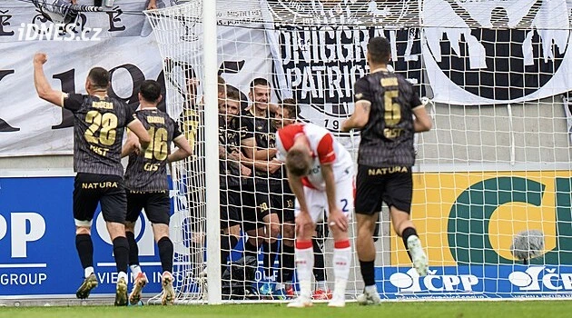 ONLINE: Slavia - Hradec, Provod jen na lavici, v útoku je s Chorým i Chytil