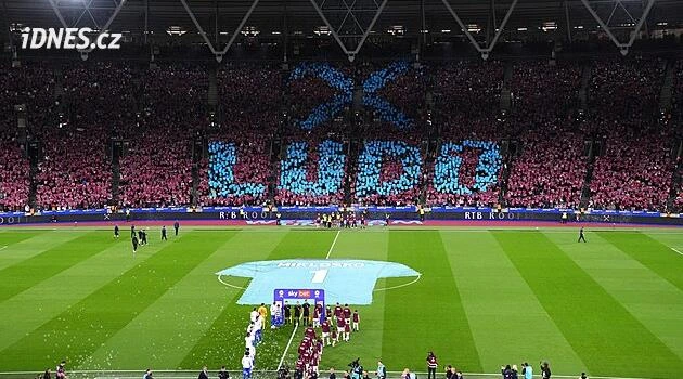 Souček nastoupil k soutěžnímu zápasu poprvé od MS. West Ham uctil Mikloška