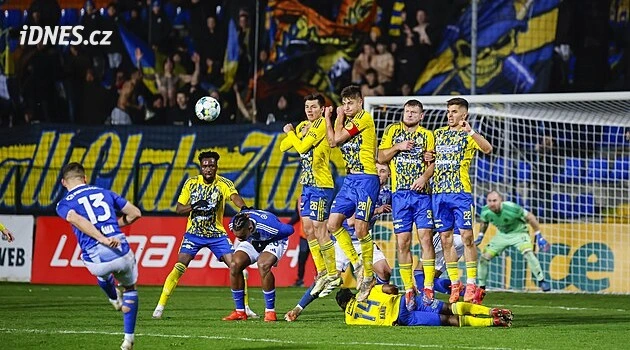 ONLINE: Zlín – Olomouc 0:0, v závěru poločasu zahrozil hlavou Lurvink