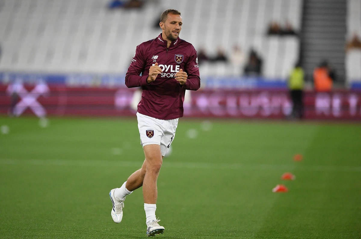 Souček nastoupil k soutěžnímu zápasu poprvé od MS. West Ham uctil Mikloška