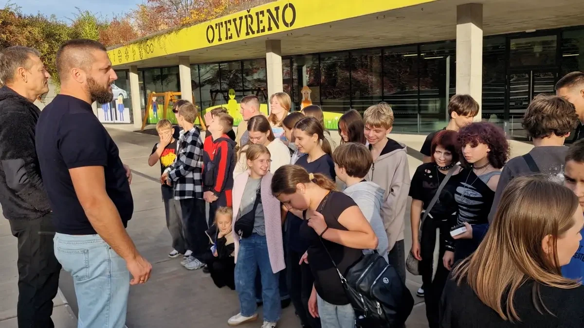 Na obloze civilní stroje a noc bez výbuchů. Děti z Ukrajiny si užívají výlet do Ostravy - Novinky