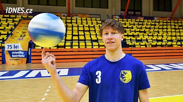 Šestnáctiletý nahrávač šéfuje a Ústí jede: Nikolov měl v osmnácti už stříbro z MS