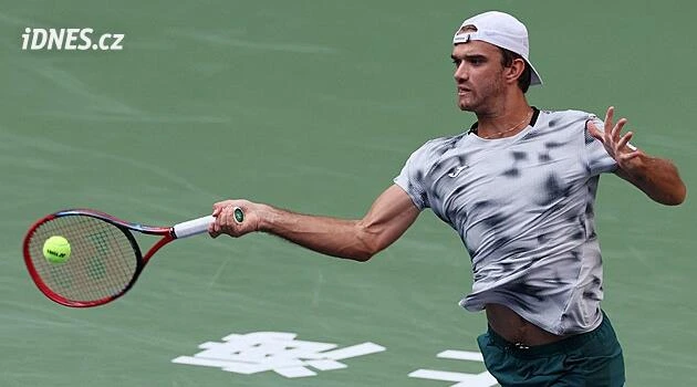 Macháč v Šanghaji ukončil dlouhou sérii porážek, raduje se prvně od Roland Garros