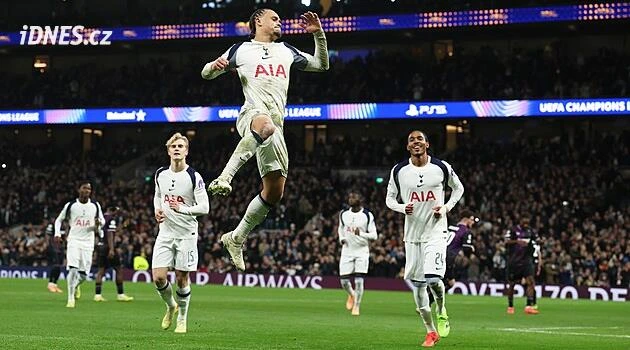 Pauzu během zranění využívá po svém. Hvězda Tottenhamu studuje na Harvardu