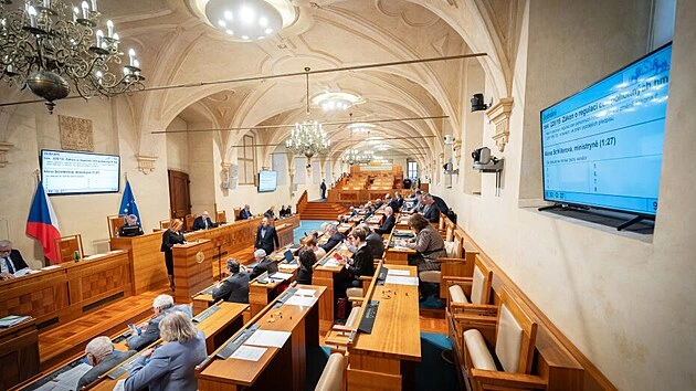 Kdo zaplatí za záměrně nedokončený senátorský mandát? Ty, ty, ty, hejtmane, ty to budeš platiti!