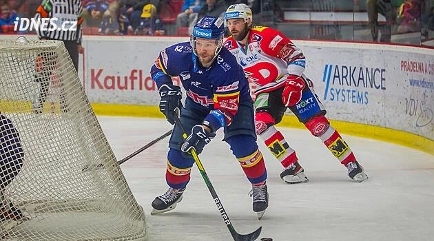 Na ledě sbírá body, z trouby voní bábovka. Štencel přinesl do šatny vánoční cukroví