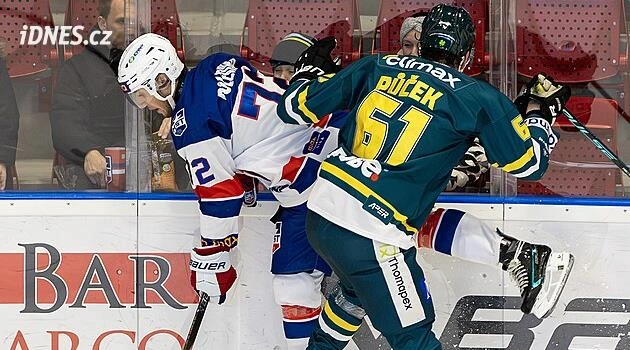 Lídr první hokejové ligy Vsetín prohrál v Třebíči, Chomutov odvolal trenéry