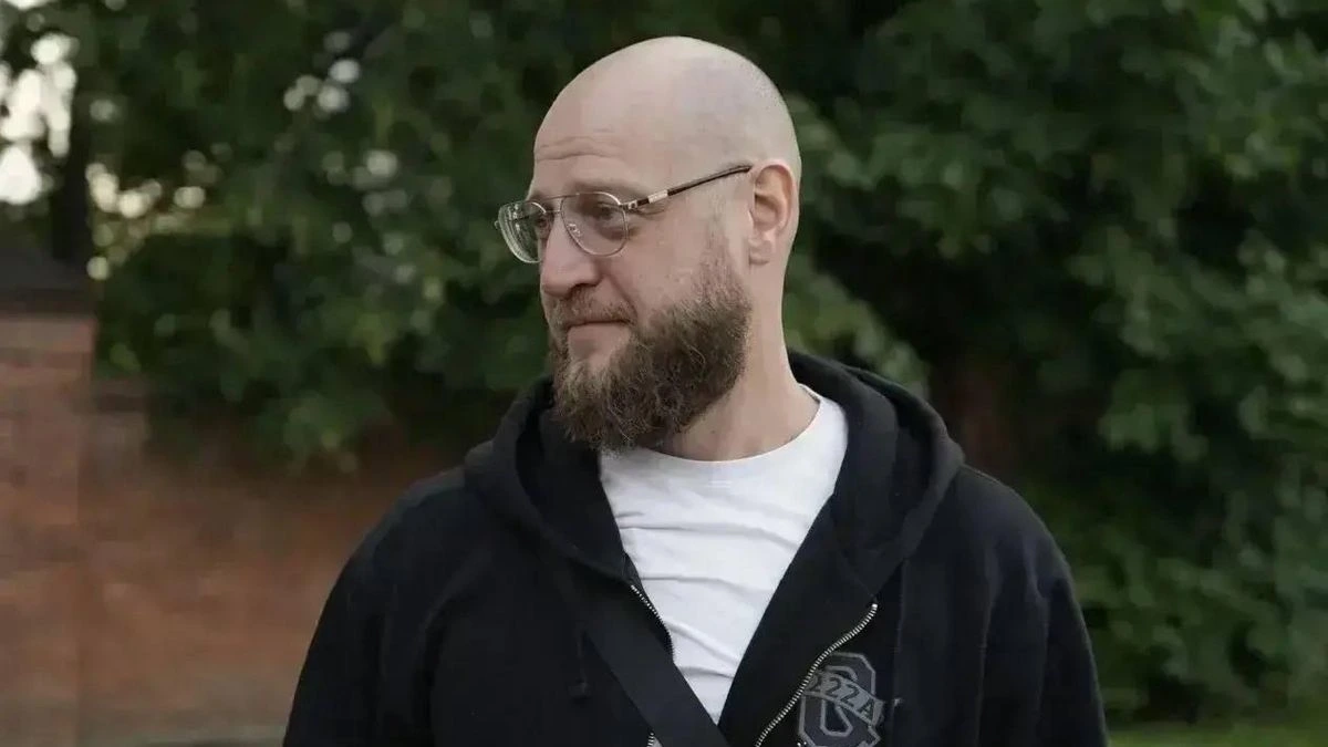 Nehoda, nebo sebevražda? Zemřel nacionalistický ruský rapper adorující válku na Ukrajině - Novinky