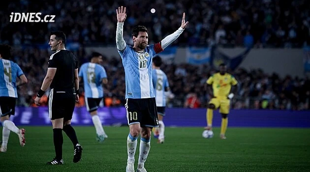 Dojemné vzkazy loučícímu se Messimu. Co napsali Ronaldo, Neymar a další?