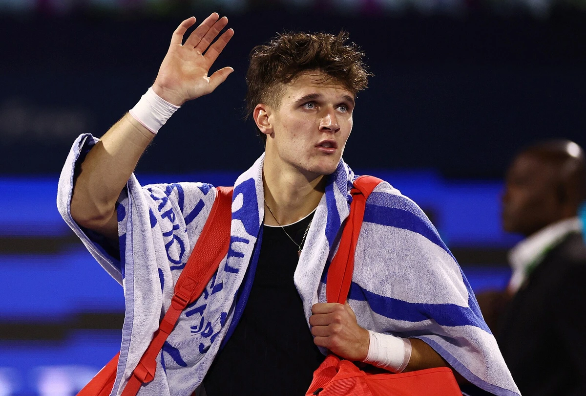 Menšík pro zranění hlavy vynechá Masters v Paříži, ztratil naději na Turnaj mistrů