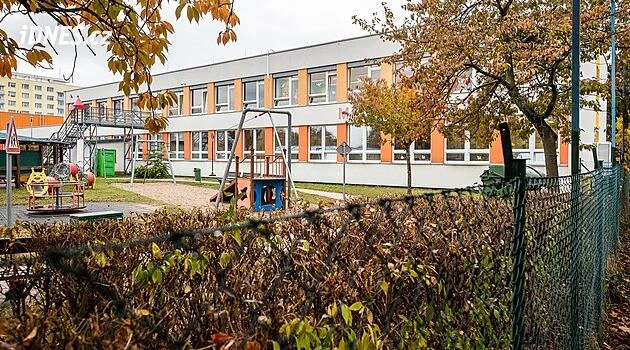 Ředitelské volno a zavřené družiny. Co mají dělat rodiče, kterým nezbývá dovolená?