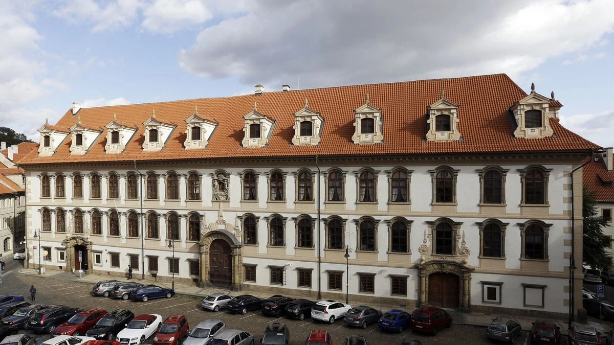 Historický rekord vyrovnán. Do Senátu se dostalo přímo z prvního kola pět kandidátů - Novinky