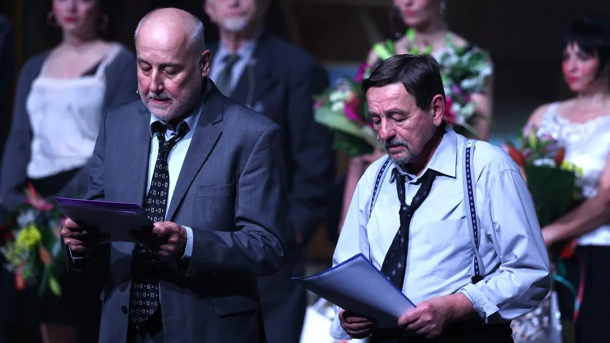 Platíme i politiky, které jsme nevolili. Ostravští herci se po premiéře pustili do vlády - Novinky