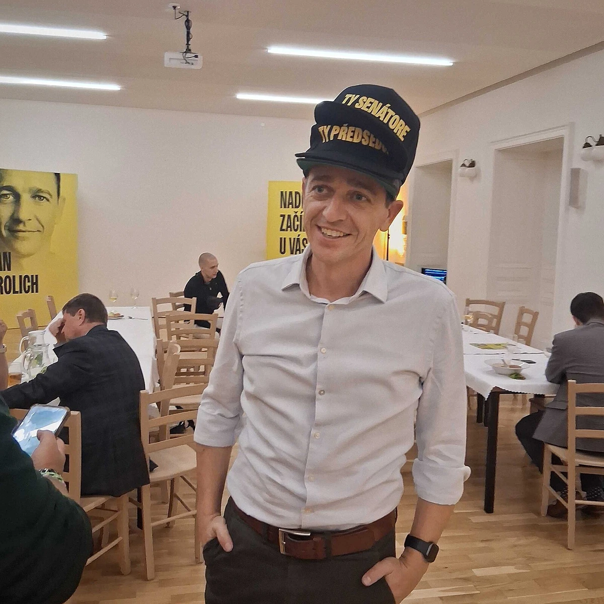 Pan Kšiltovka, nebo jen pan Produkt? Lidovcům stále scházejí reálná témata