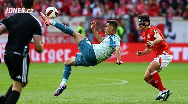Schick pomohl k výhře Leverkusenu v Mohuči a je nejlepším střelcem bundesligy