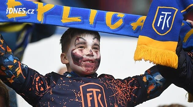 OBRAZEM: Teplický halloween. „Boží“ dres oblékla i moderátorka, lidi děsila jeptiška
