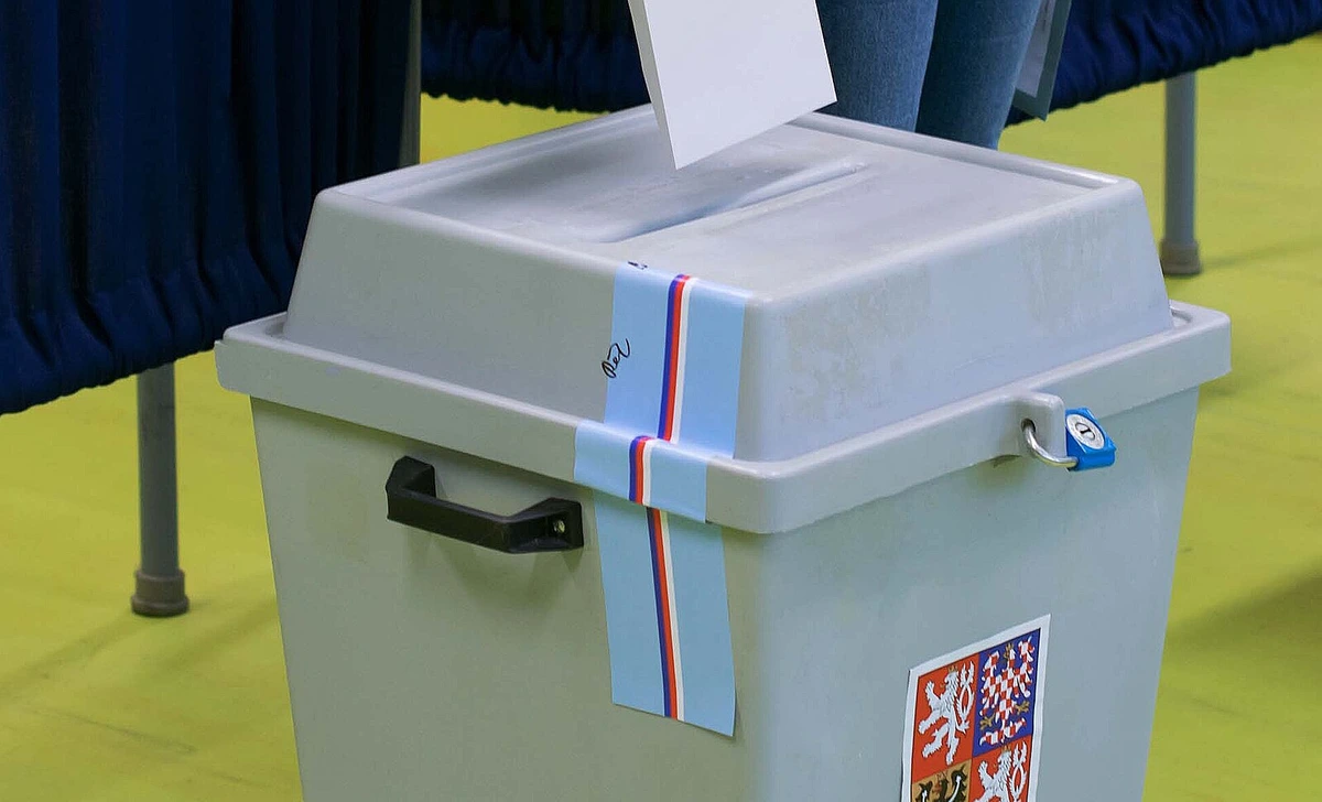 Volby 2026 ONLINE: Lidé vybírají zástupce obcí a senátory. Odvolili další politici