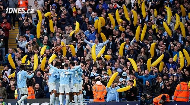ONLINE: City hrají na Aston Ville, pak v akci Arsenal. Večer derby Chelsea-Tottenham