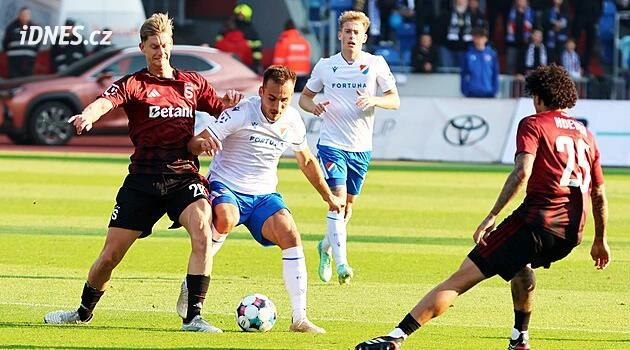 Aby nás viděl pan Mikloško. Ostravští fotbalisté uctili legendu, pak se za ni rvali