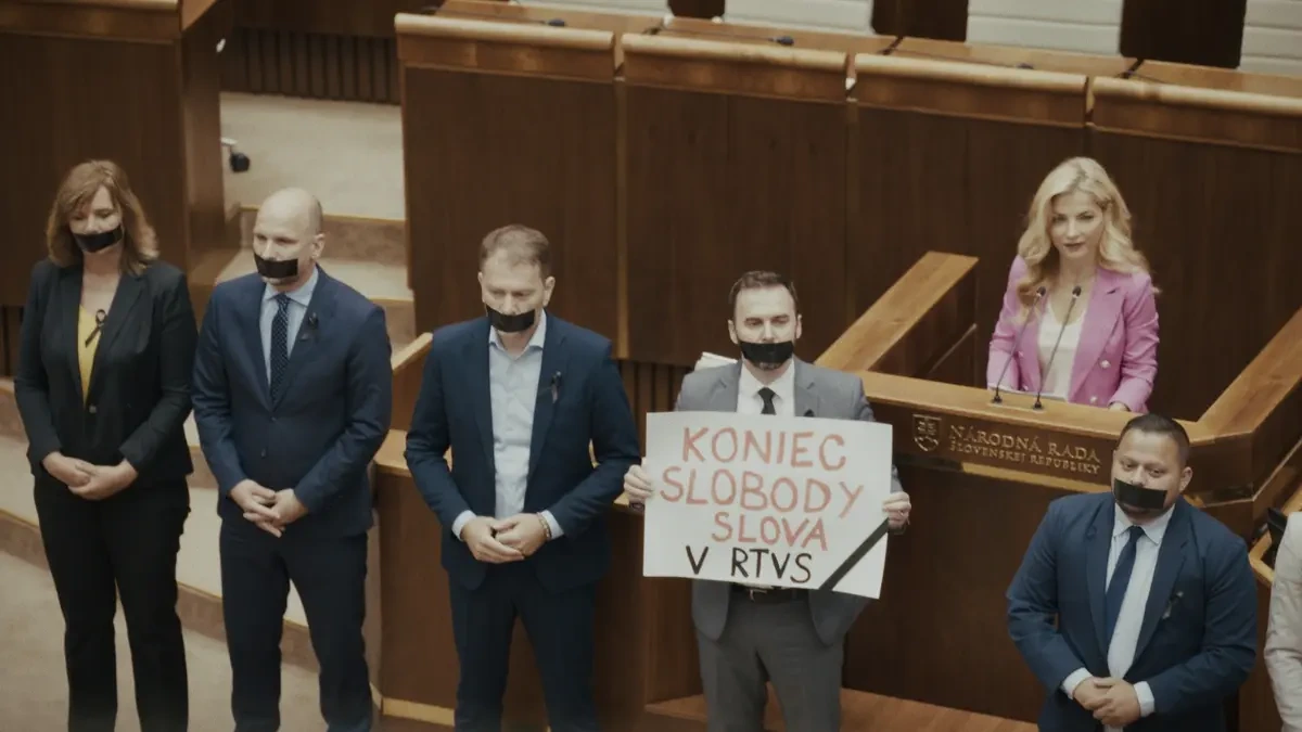 Vzkaz slovenských novinářů do Česka: Pokud ještě můžete zesílit svůj odpor, zesilte ho - Novinky