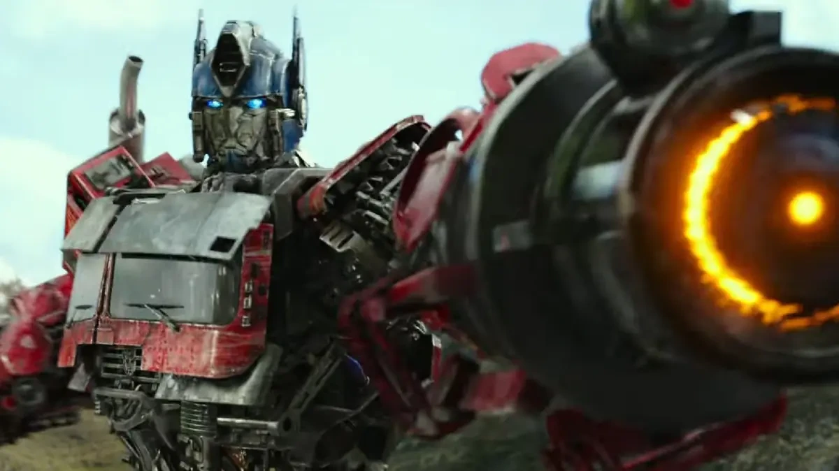 Transformers se vrací. A Michael Bay se Stevenem Spielbergem s nimi - Novinky