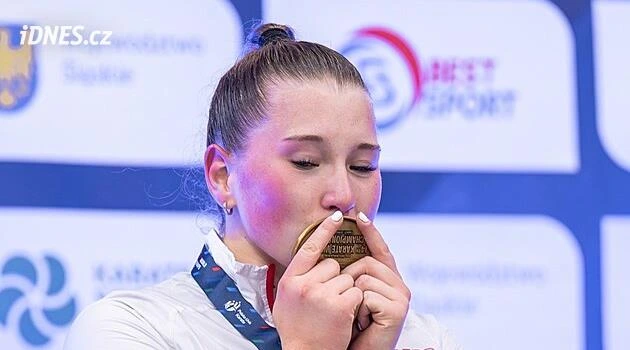 Velký úspěch pro české karate! Haková se stala mistryní světa do 21 let