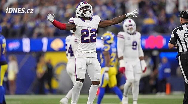Zkrat v americké NFL. Hráč plivl na soupeře, trenér zuřil. Pak přišla omluva