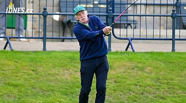 Protest fanoušků Celticu. Na golfovém turnaji házeli po majiteli klubu tenisáky