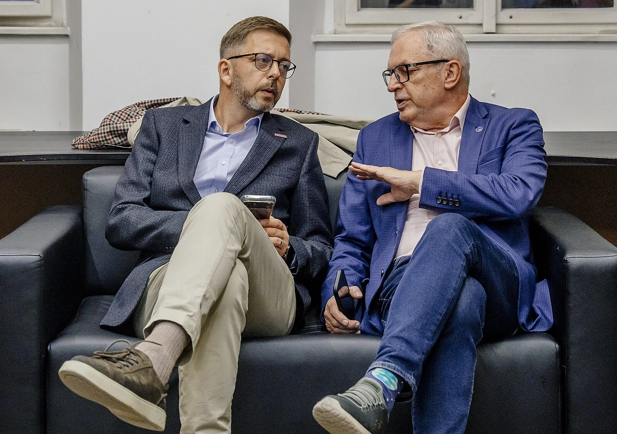 Padevět a Smoljak ve volbách do Senátu v Praze dominují, Láska se střetne se Sáblíkem